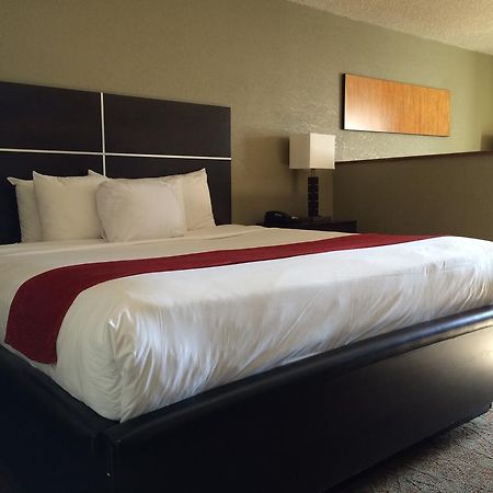 Ramada By Wyndham Albuquerque East Hotell Exteriör bild