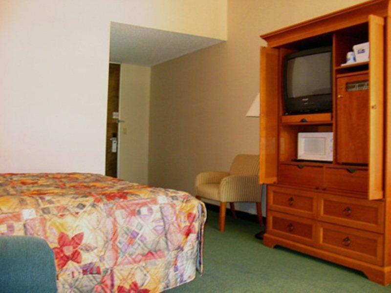 Ramada By Wyndham Albuquerque East Hotell Exteriör bild