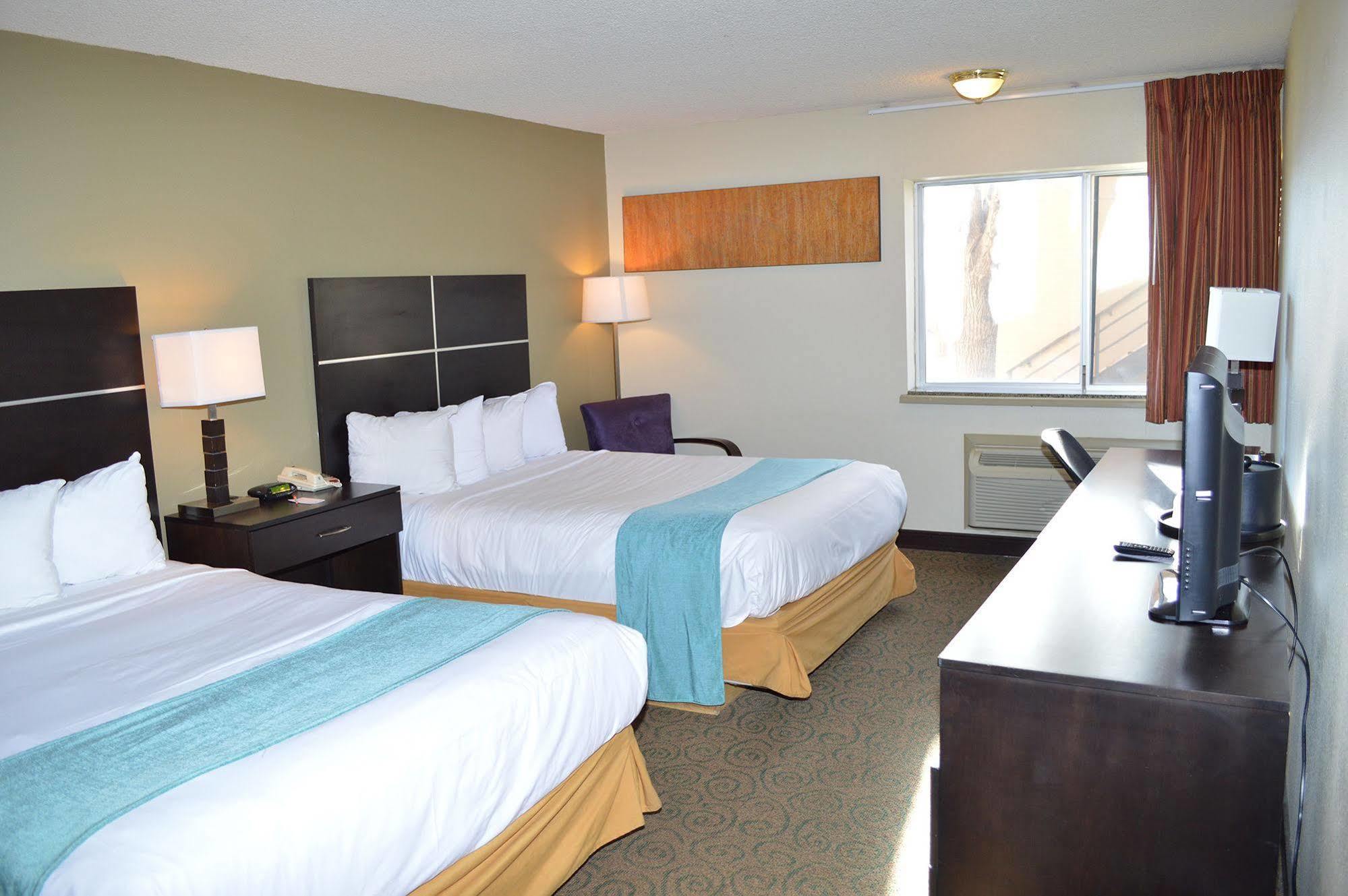 Ramada By Wyndham Albuquerque East Hotell Exteriör bild